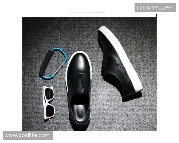 时尚与运动完美结合足球明星款手拿包让你成为街头焦点